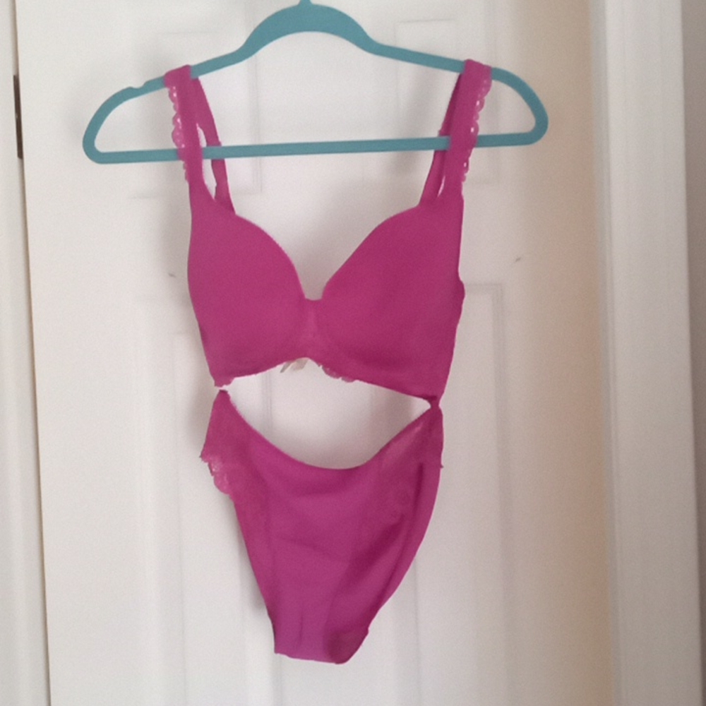 Simone Perele lace underwire bra Beautiful purple color size 34 DD